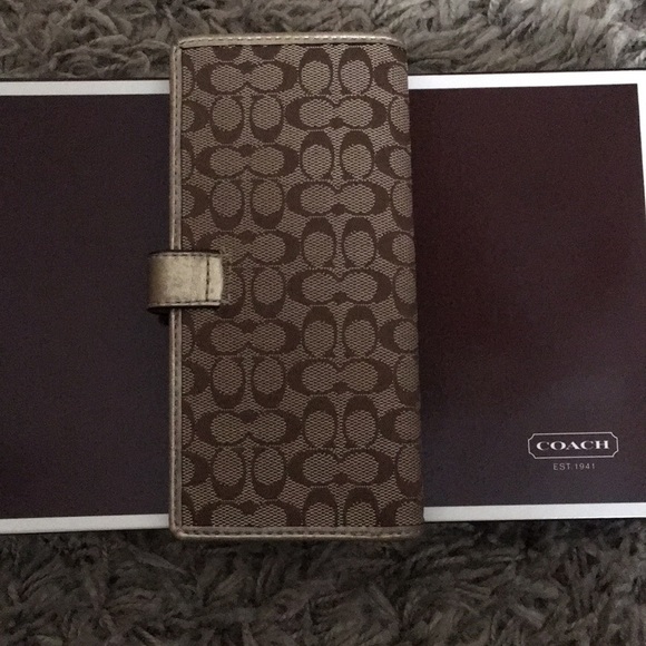 **SOLD** Coach Signature Multi Case Wallet ID - Picture 4 of 6